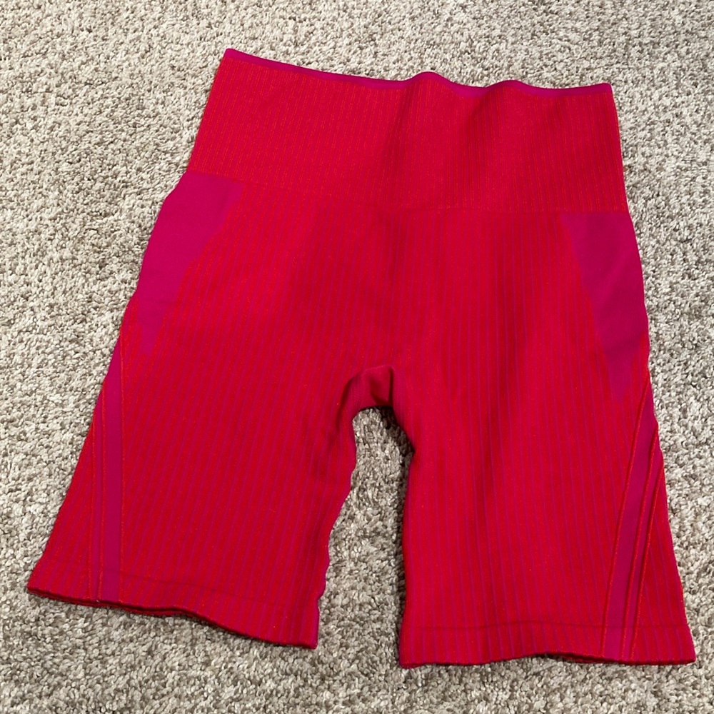 High-Waist Seamless Red and Pink Bike Shorts